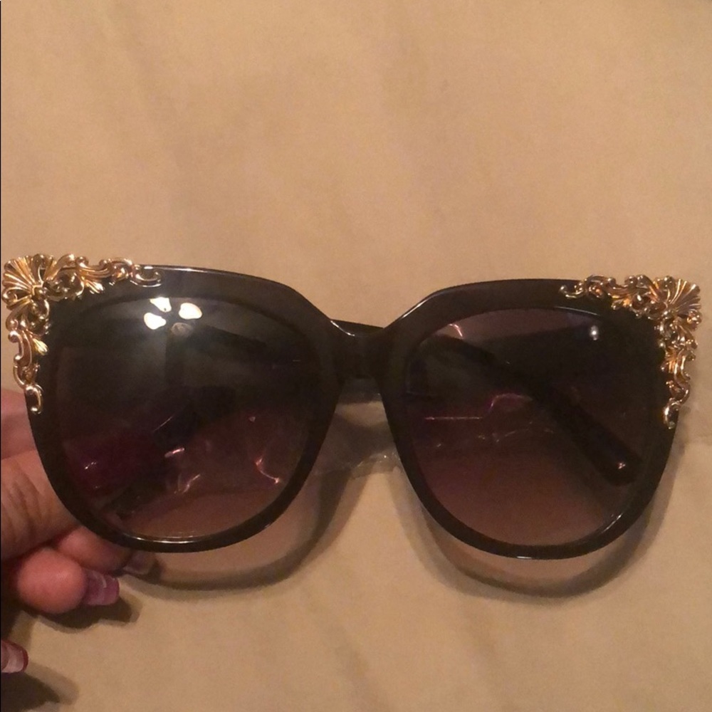 McM sunglasses Authentic come with case and cloth - Picture 5 of 8